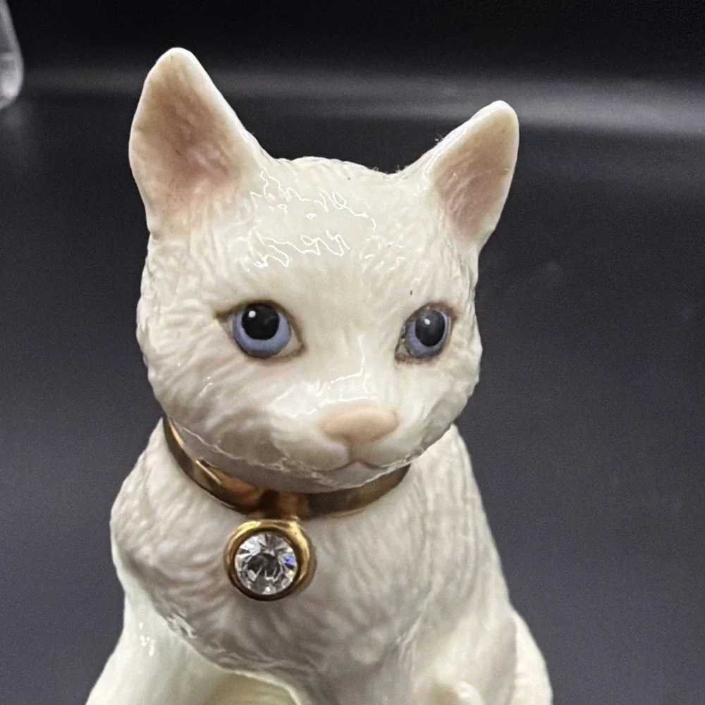 Vtg LENOX PORCELAIN CAT FIGURINE Gold Collar&Crystal Charm w/Yarn Ball RARE FIND